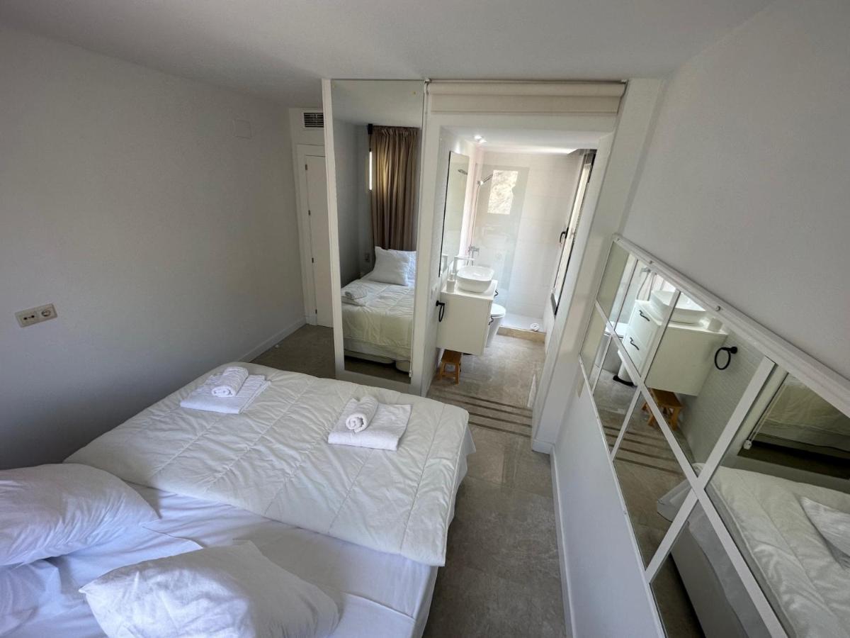 Penthouse Puerta De Pedregalejo Apartment Malaga Exterior photo